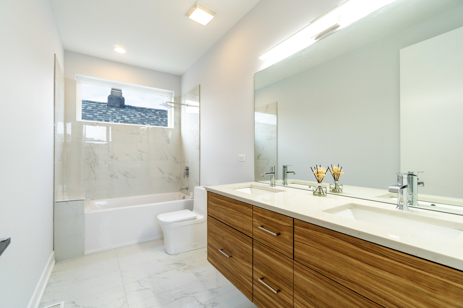 1920 S Shelby Ct Chicago, IL 60608