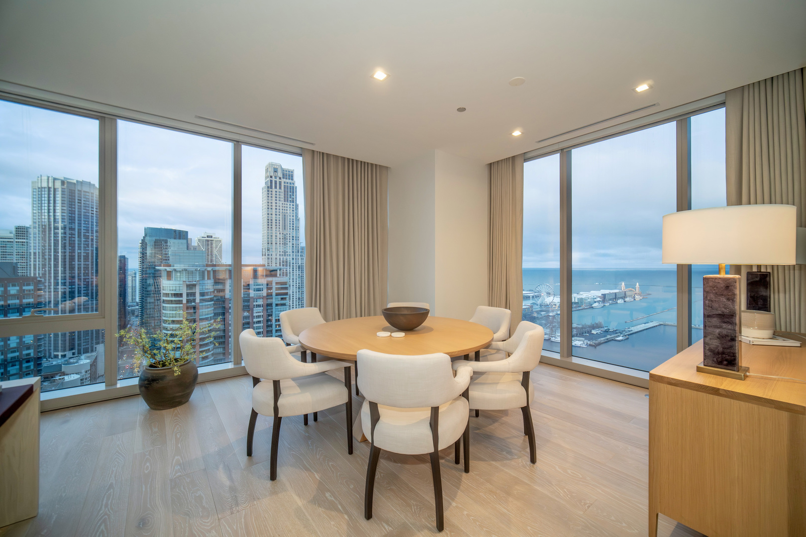 363 E Wacker Dr #2706 Chicago, IL 60601