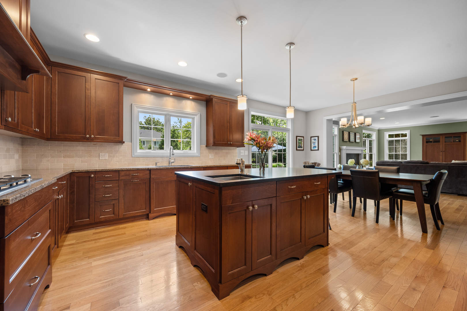 1525 Hawthorne Pl Deerfield, IL 60015