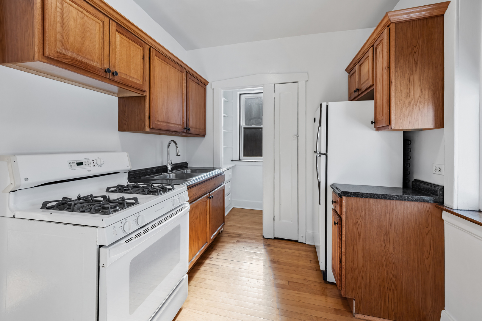 1919 W Estes Ave #2S Chicago, IL 60626