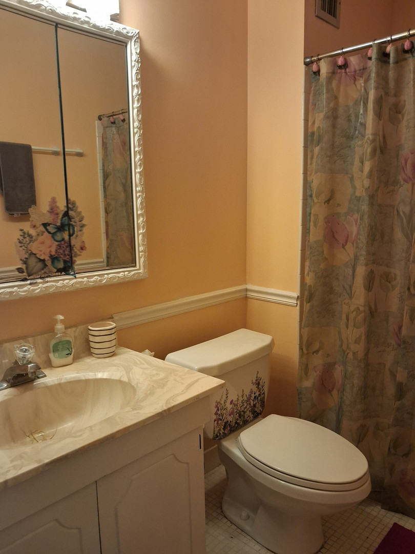 9701 N Dee Rd #6M Niles, IL 60714