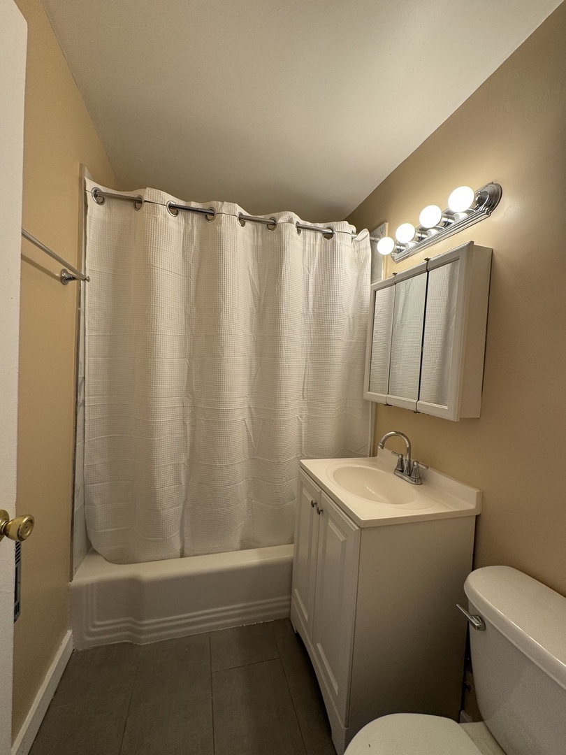 7337 S SOUTH Shr Dr #704 Chicago, IL 60649