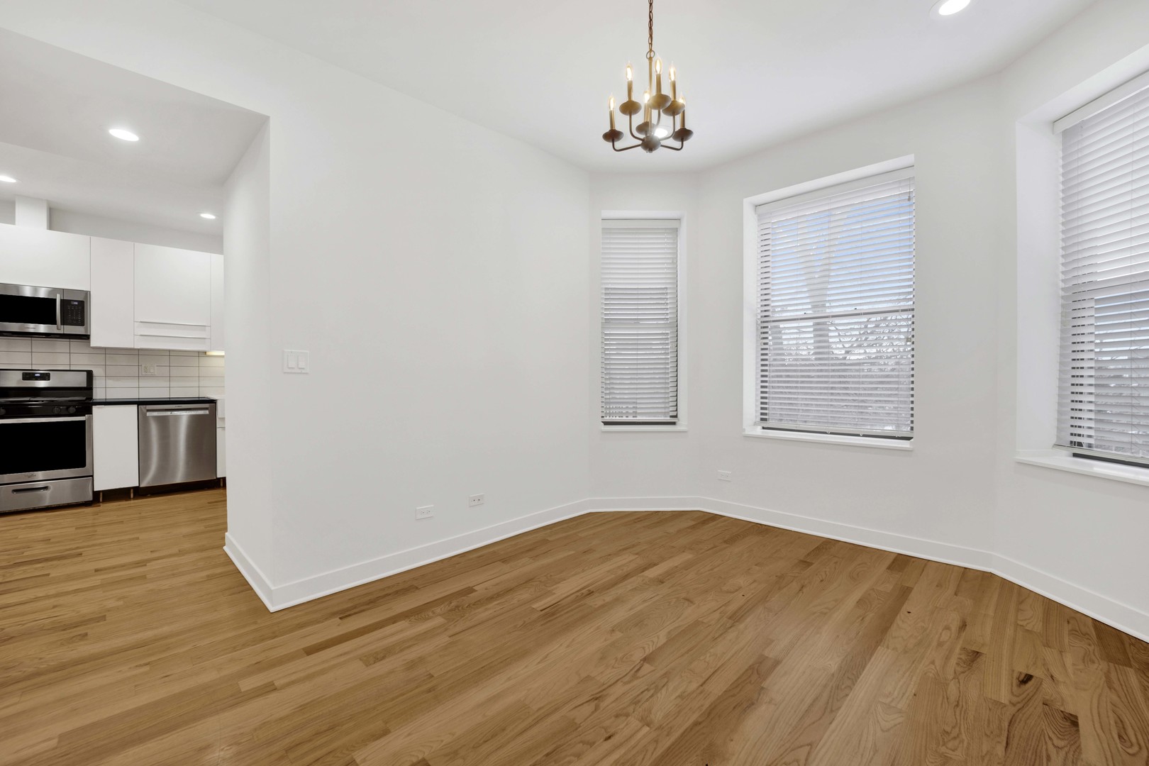 118 E 57th St #2W Chicago, IL 60637