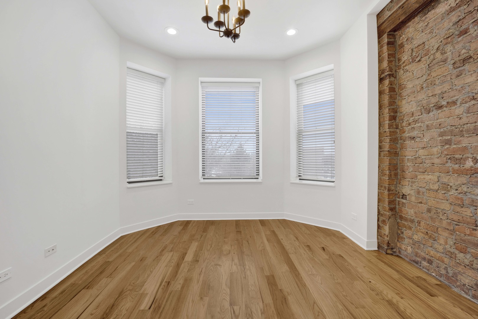 118 E 57th St #2W Chicago, IL 60637