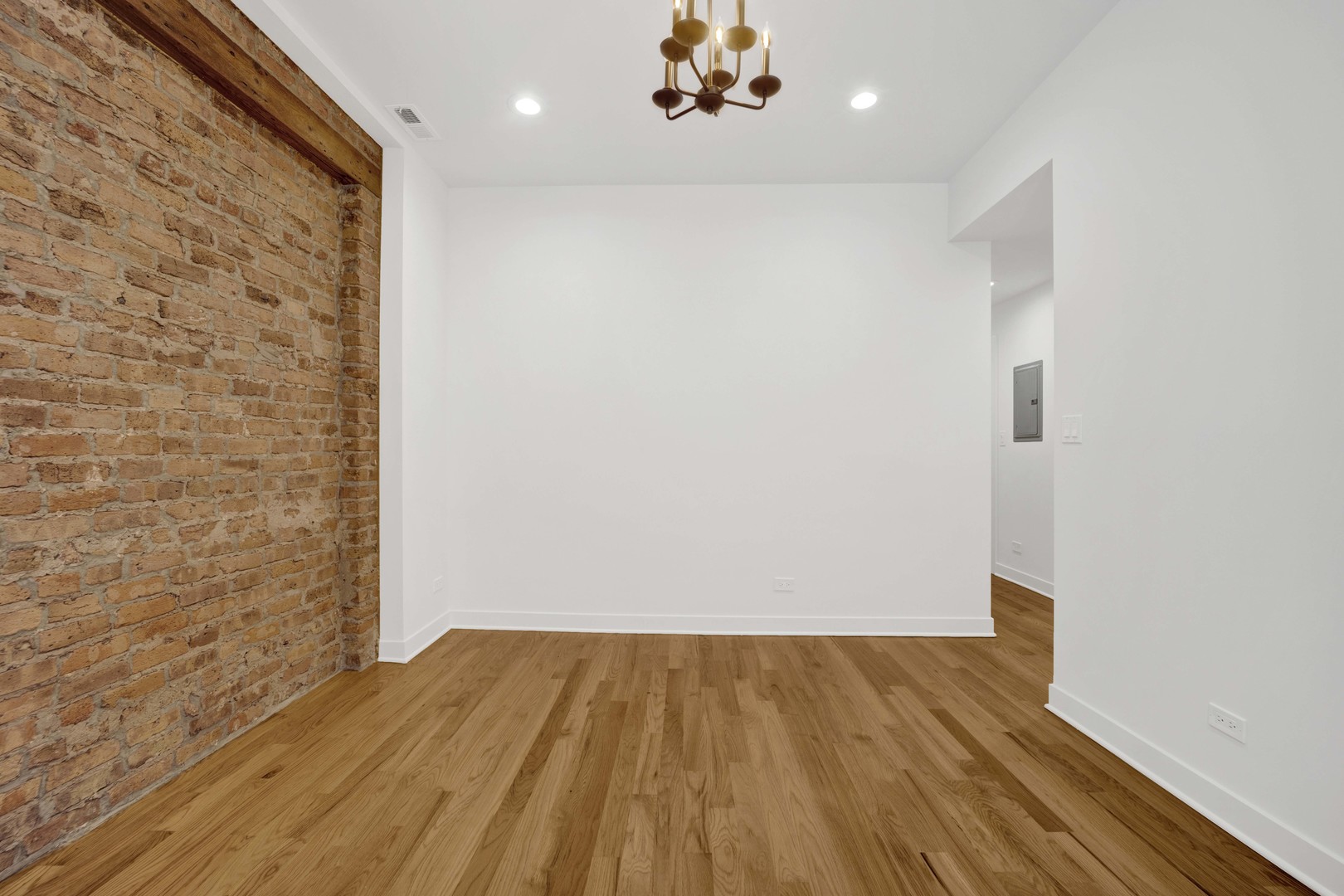 118 E 57th St #2W Chicago, IL 60637