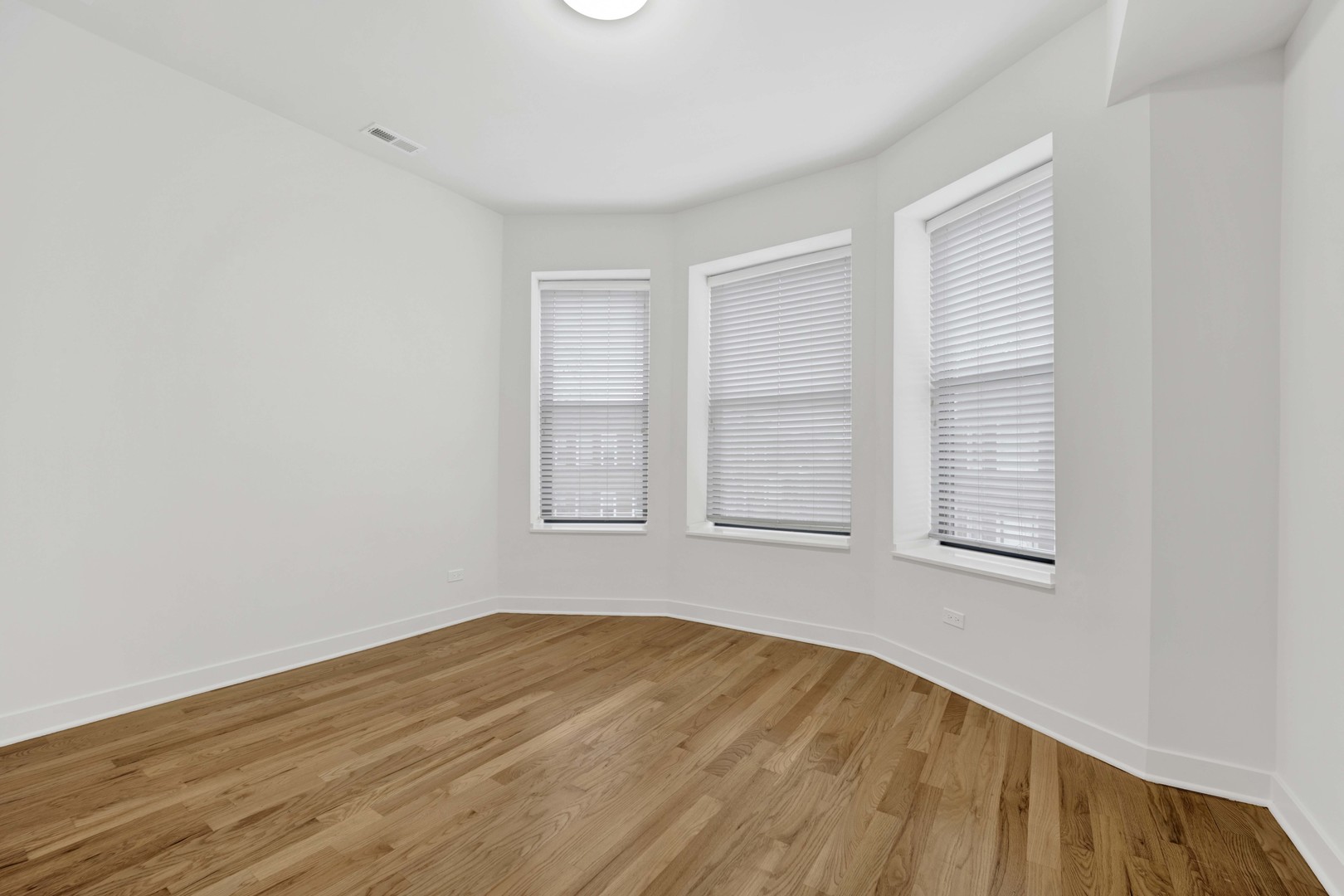 118 E 57th St #2W Chicago, IL 60637