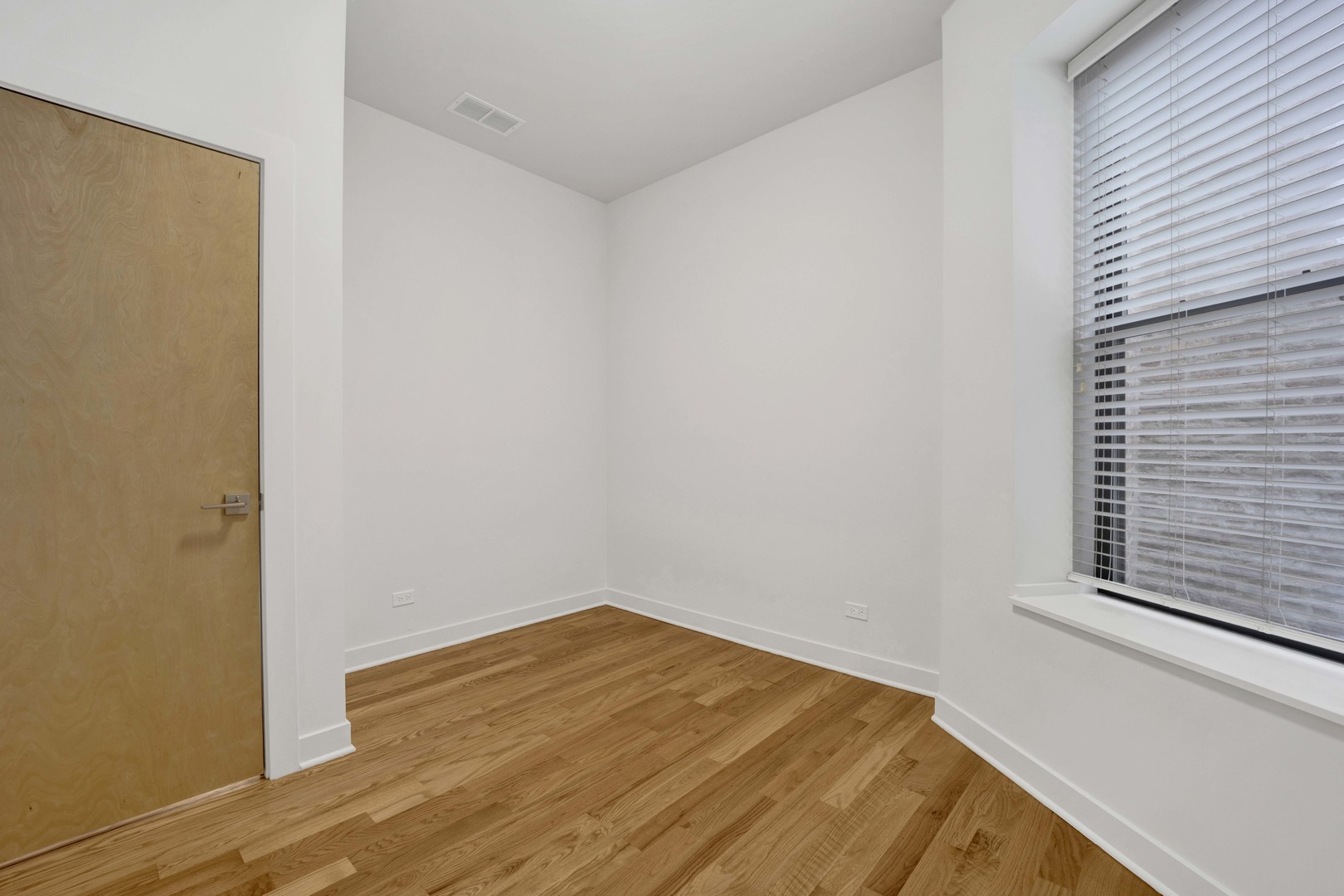 118 E 57th St #2W Chicago, IL 60637