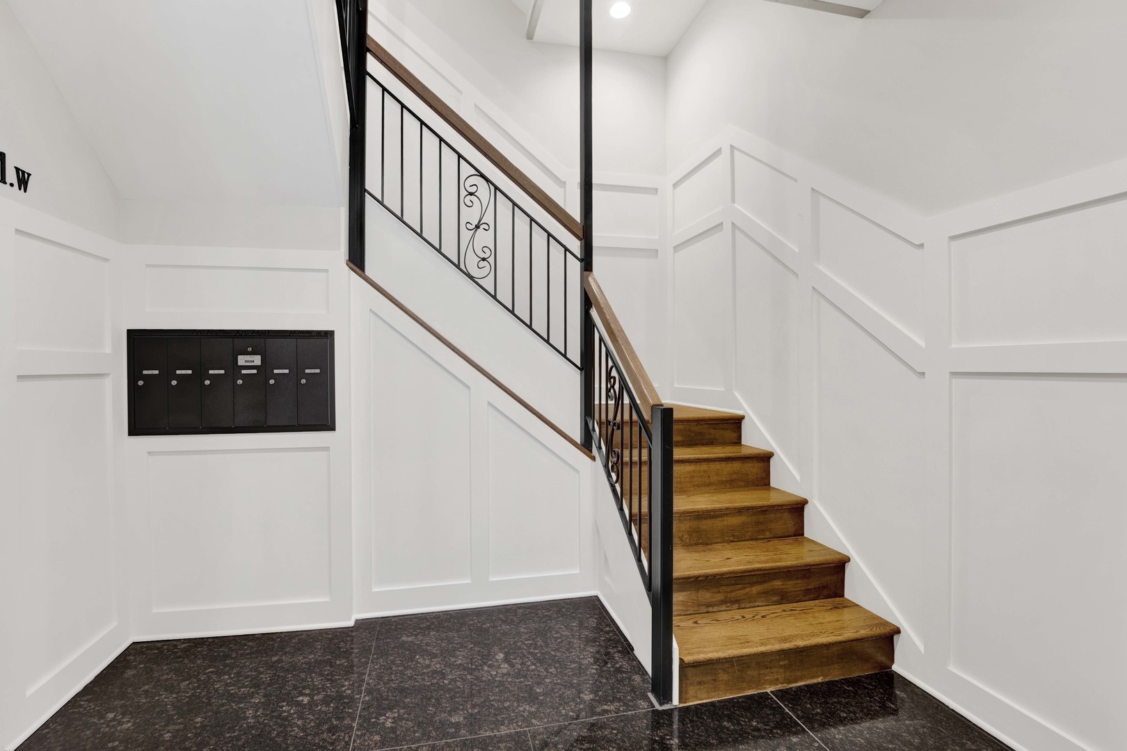 118 E 57th St #2W Chicago, IL 60637