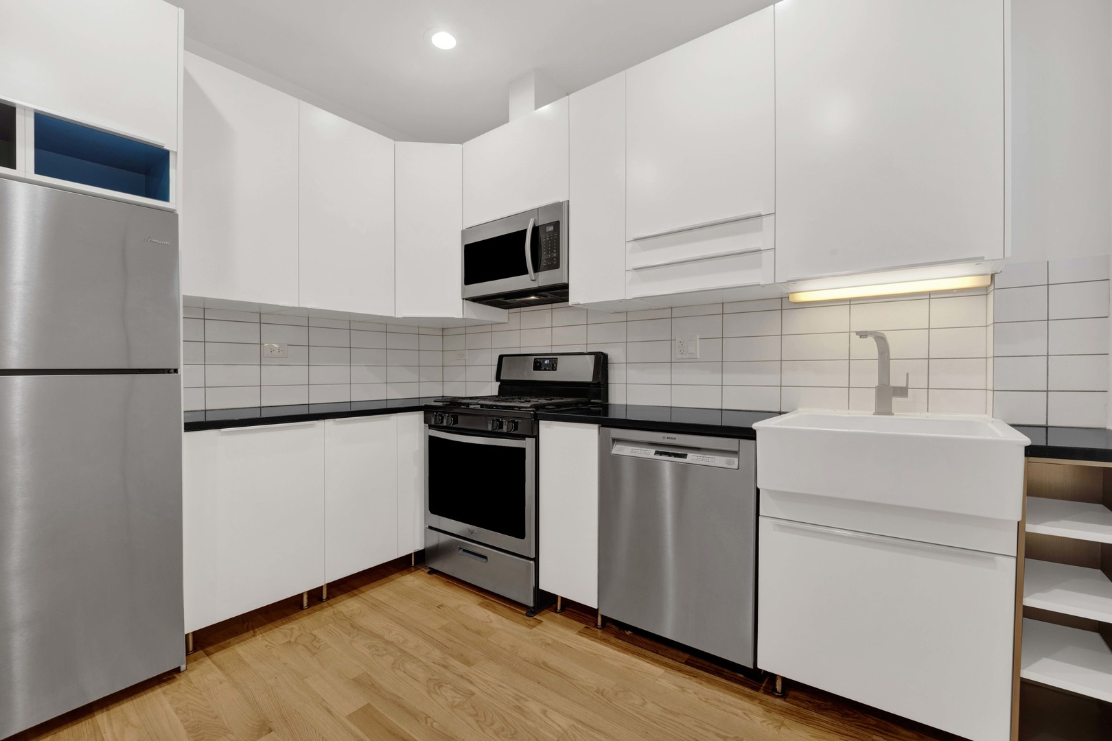 118 E 57th St #2W Chicago, IL 60637