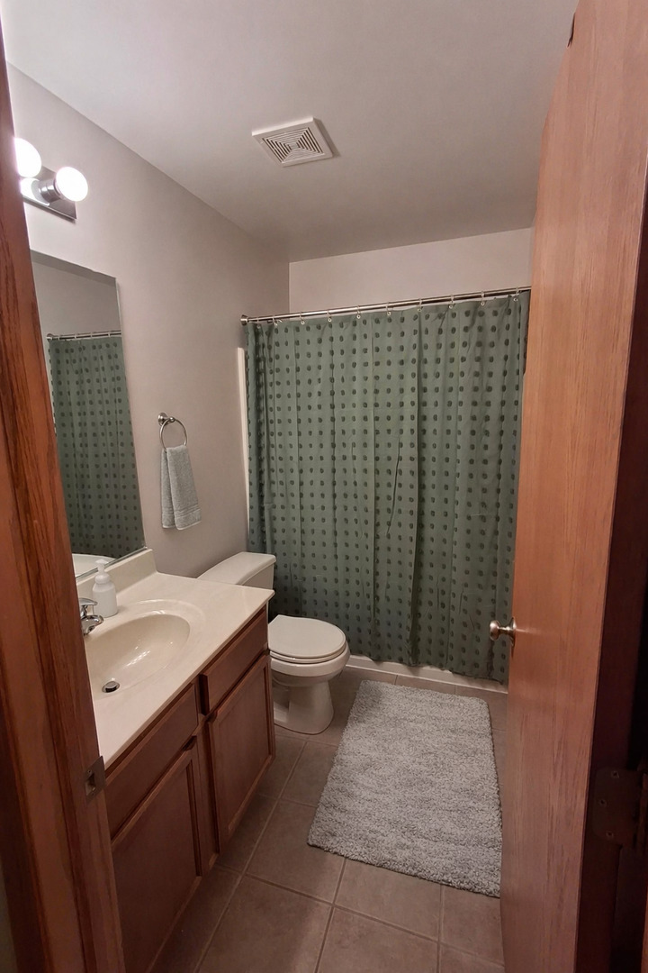 2412 SILVER Hl Cir Joliet, IL 60432