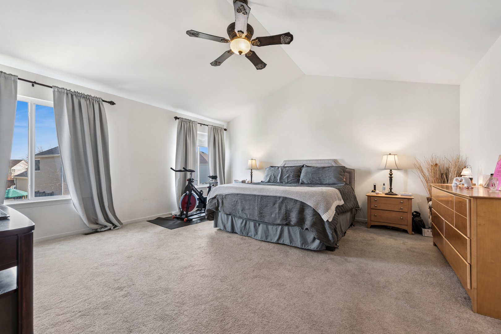 2108 Waterbury Dr Joliet, IL 60431