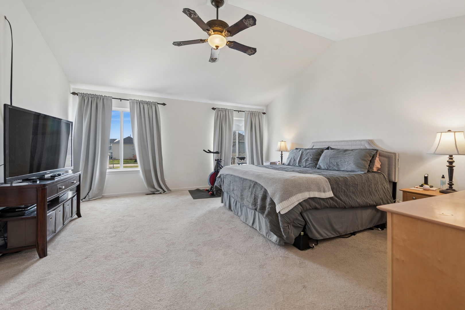 2108 Waterbury Dr Joliet, IL 60431