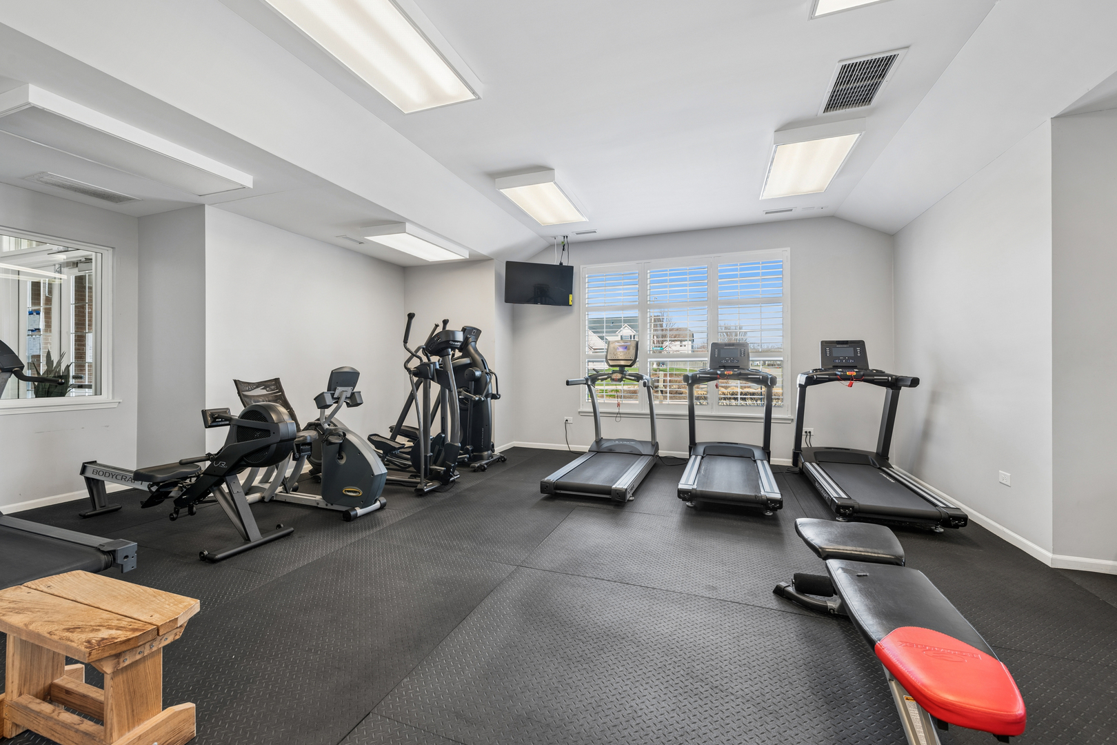 2108 Waterbury Dr Joliet, IL 60431