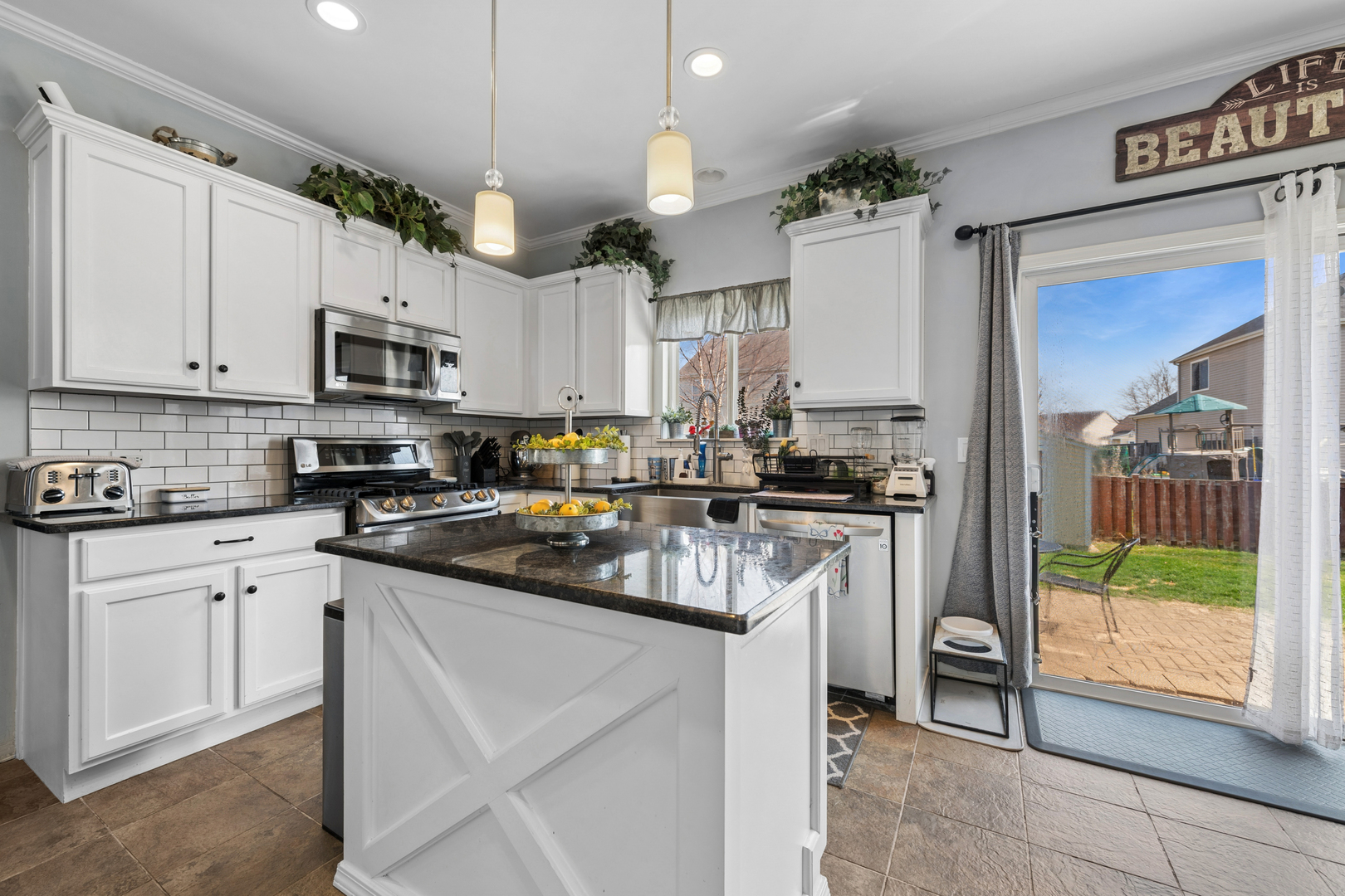 2108 Waterbury Dr Joliet, IL 60431