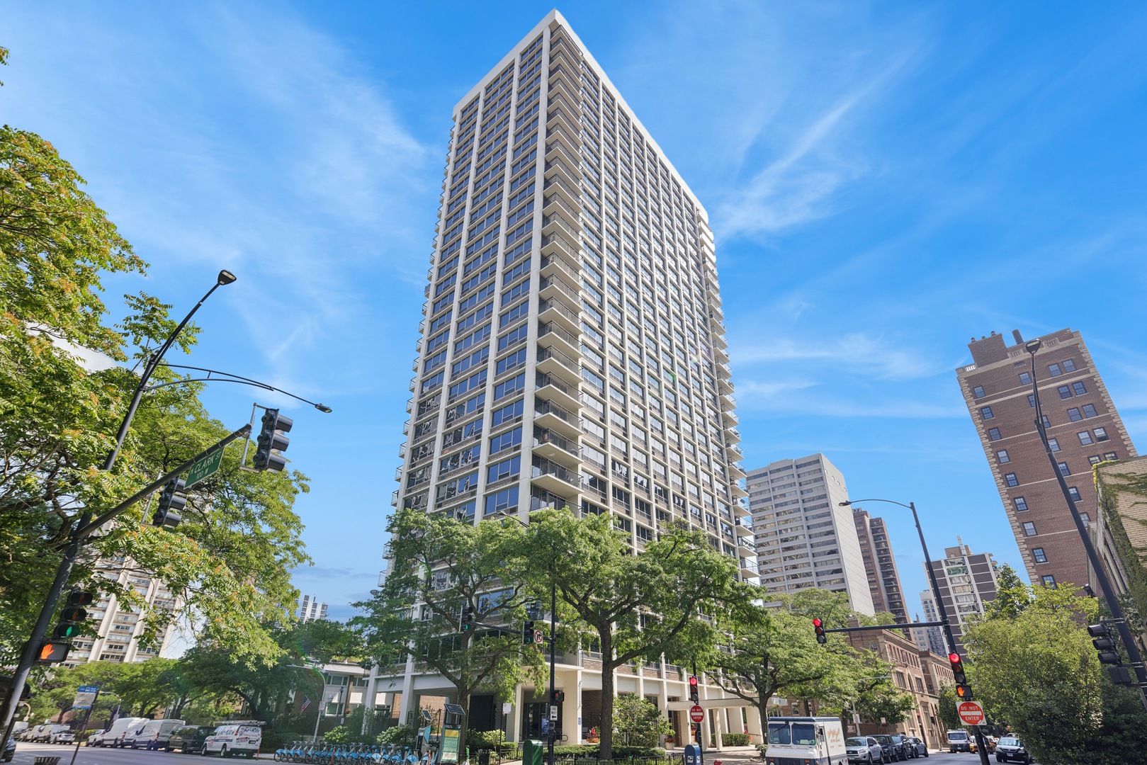 88 W SCHILLER St #2301-03
