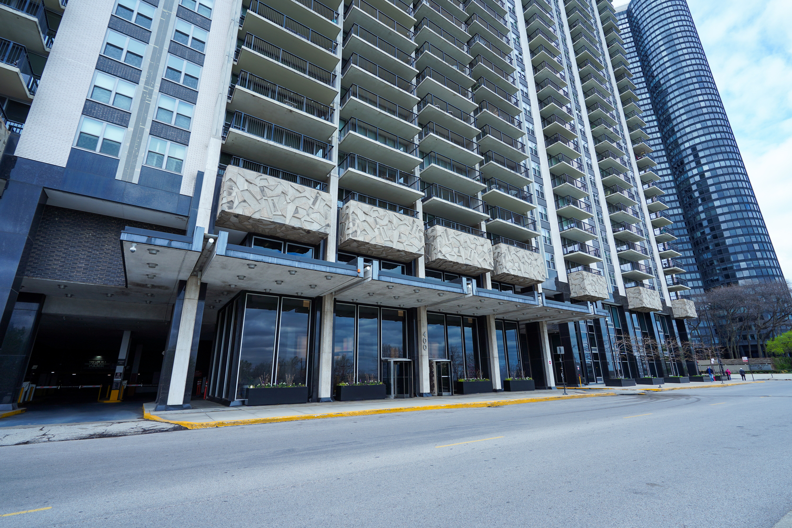 400 E Randolph St #906