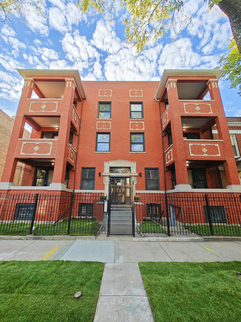 6024 S Eberhart Ave #2S