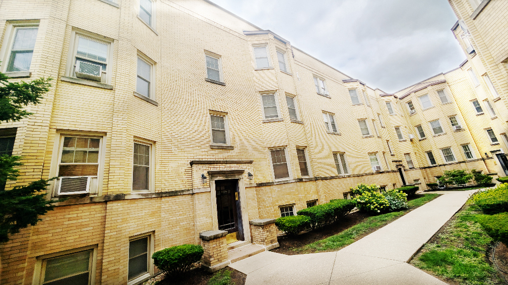 425 Wisconsin Ave #2W Oak Park, IL 60302