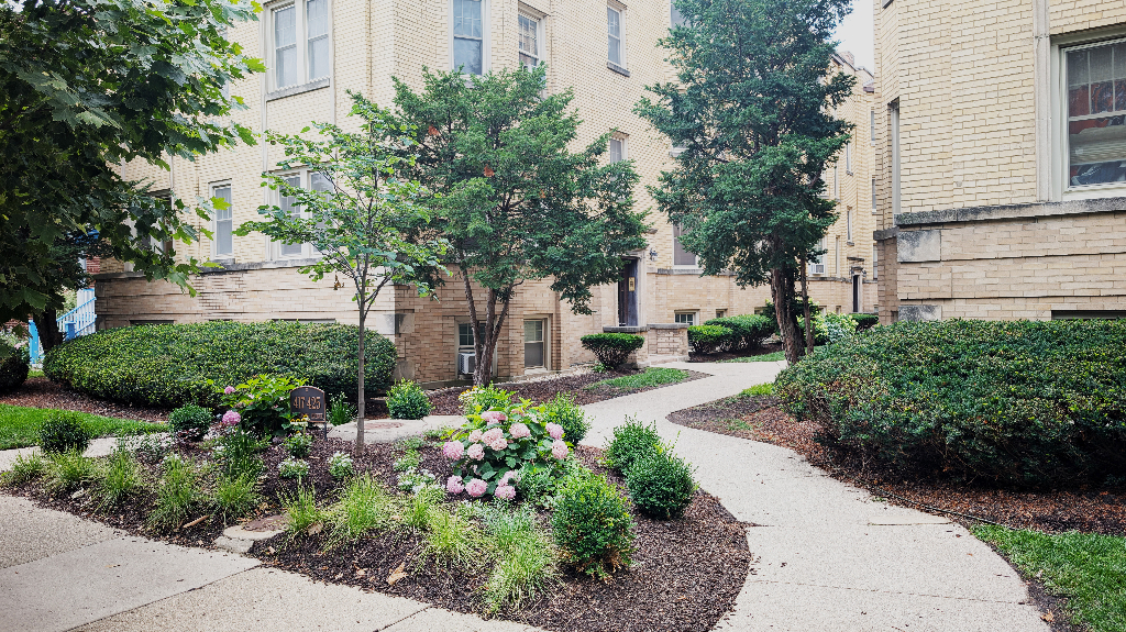 425 Wisconsin Ave #2W Oak Park, IL 60302