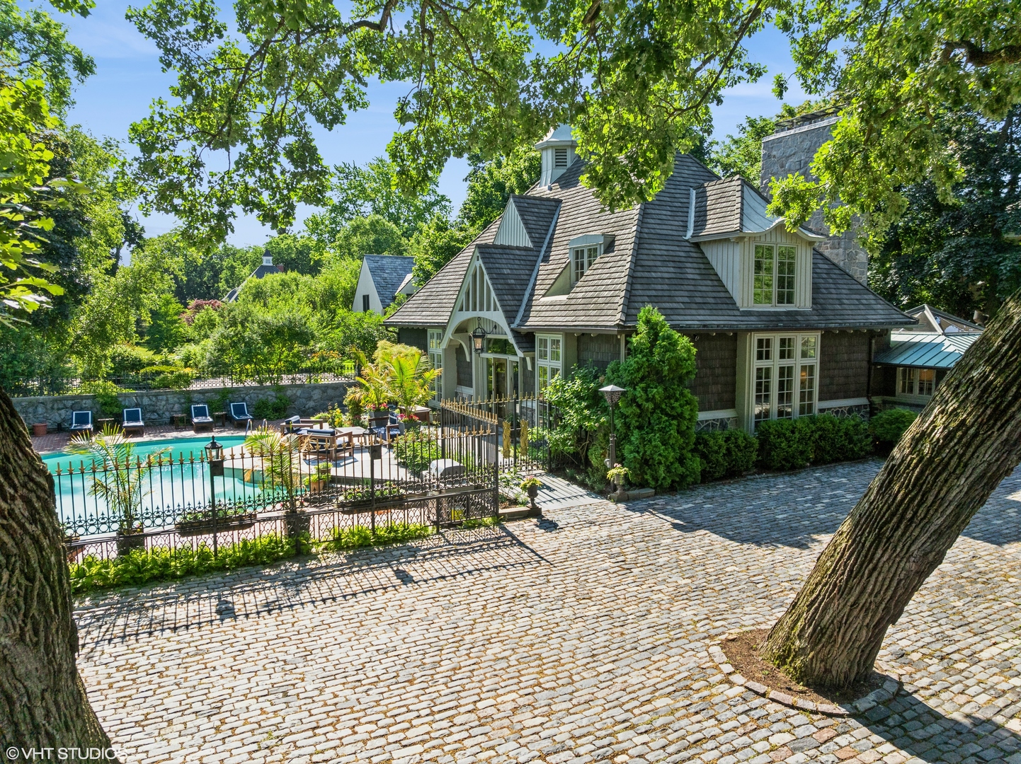 1319 Frst Ave Evanston, IL 60201