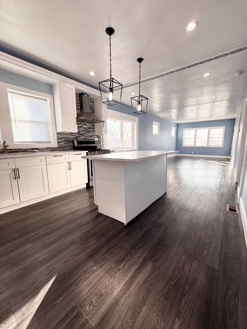 245 S 18th Ave Maywood, IL 60153