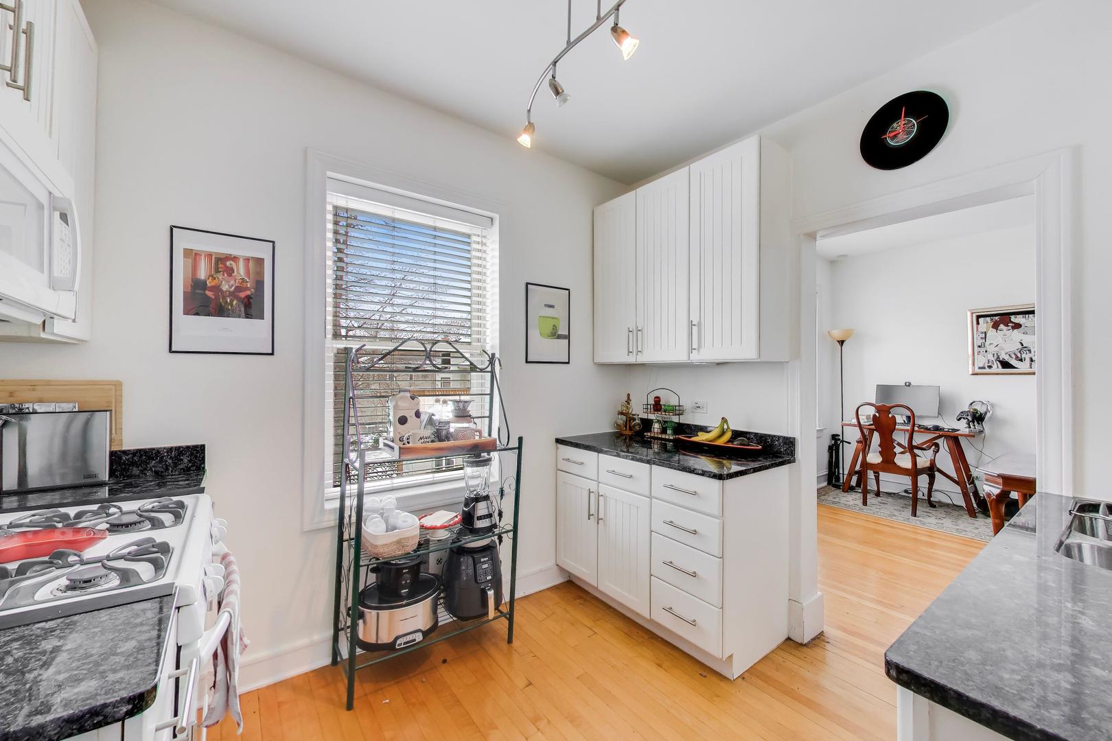 36 Harrison St #2 Oak Park, IL 60304