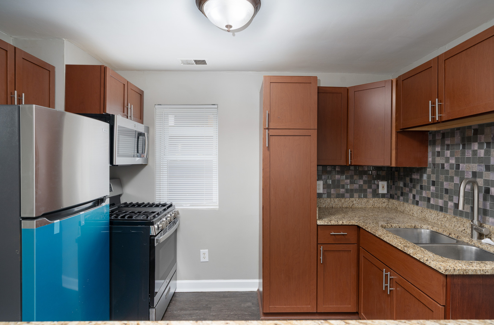 24 NE Cir Dr Joliet, IL 60433