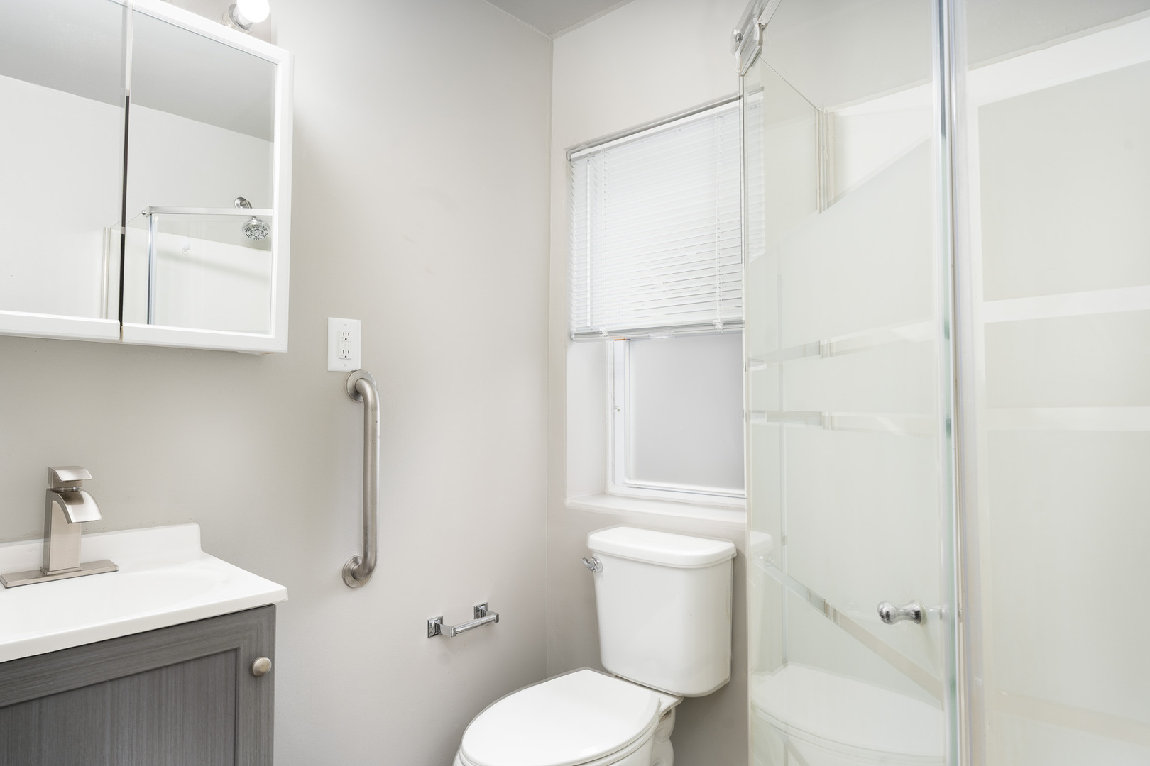 24 NE Cir Dr Joliet, IL 60433