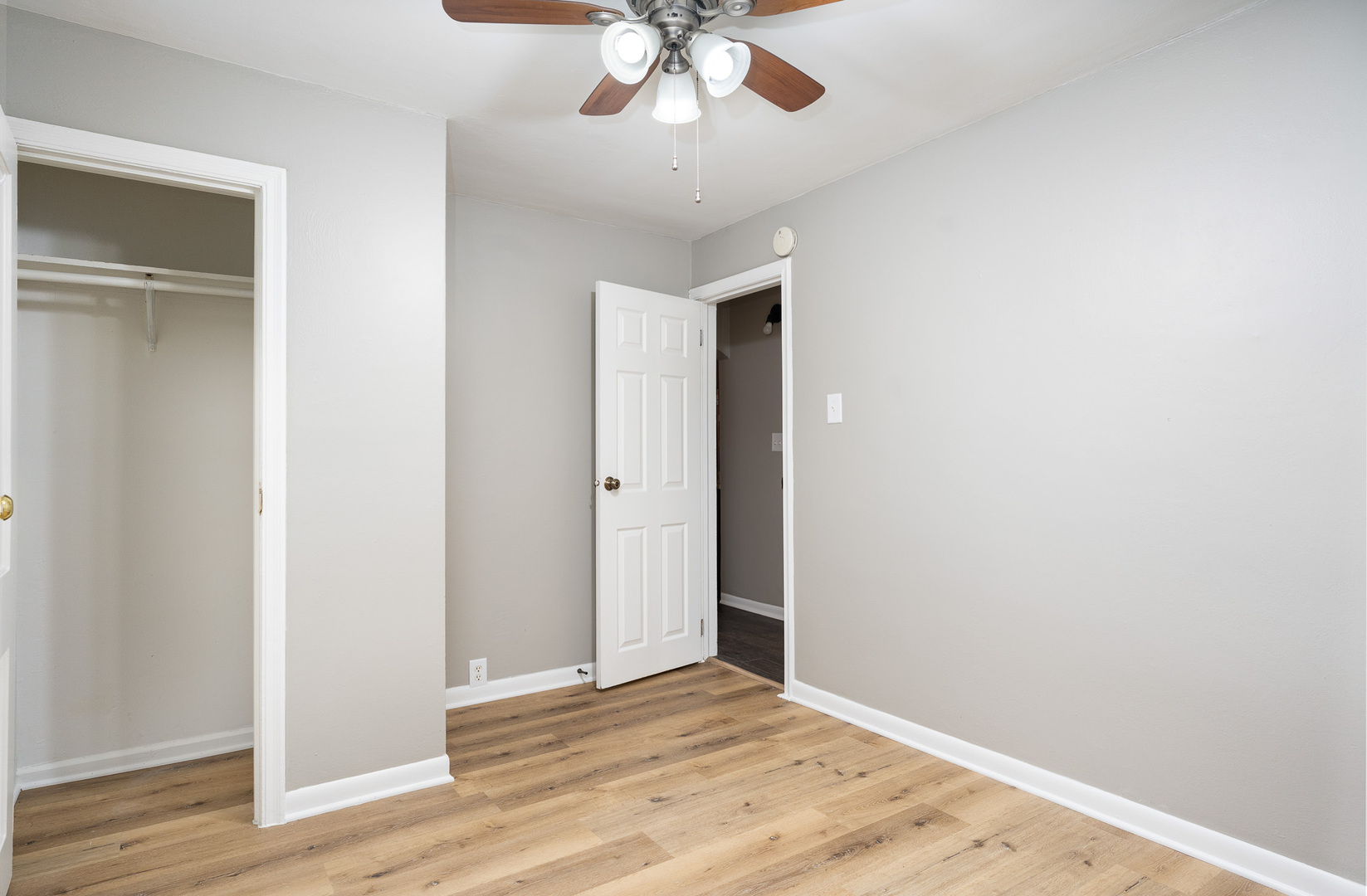 24 NE Cir Dr Joliet, IL 60433