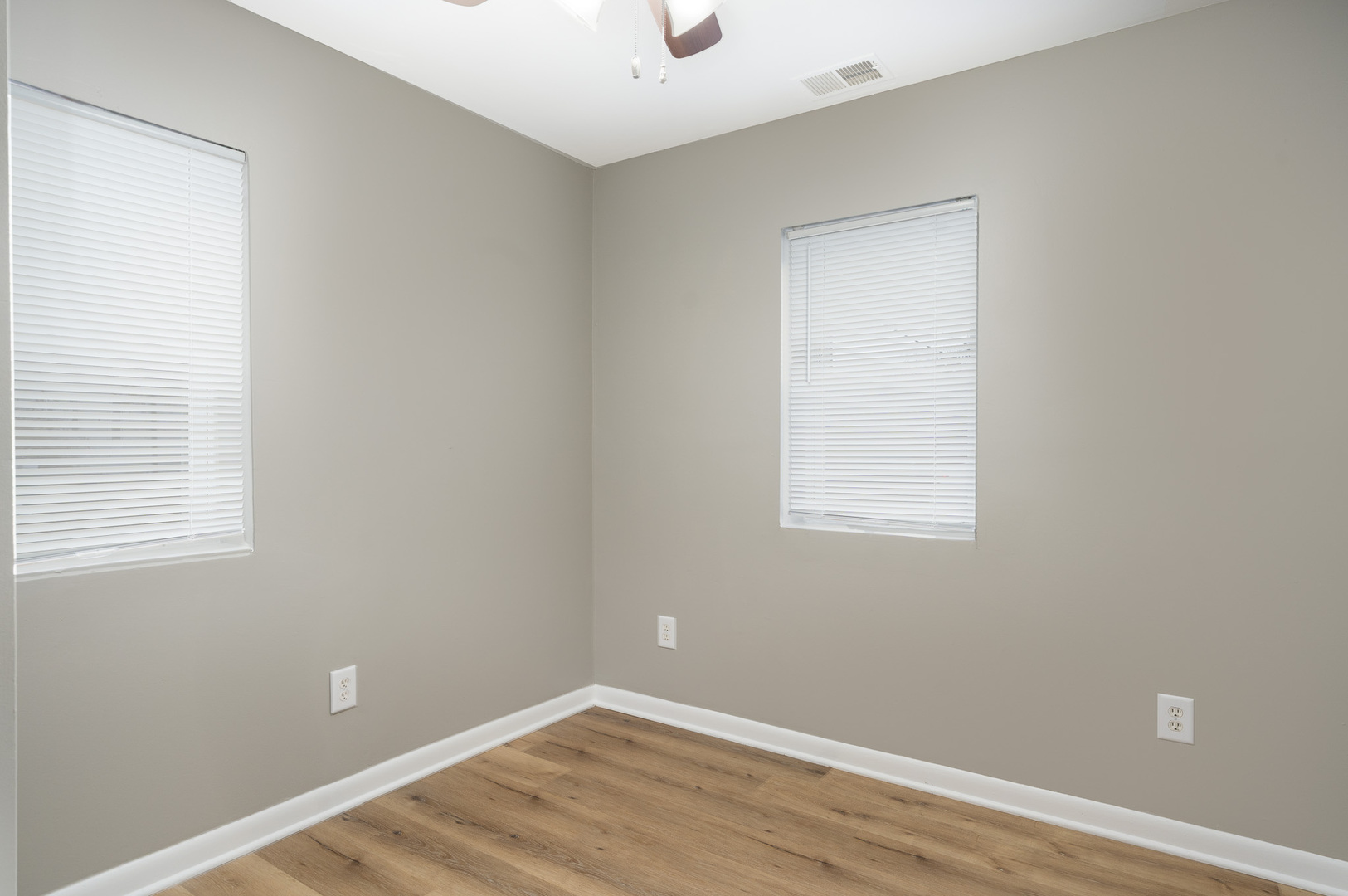 24 NE Cir Dr Joliet, IL 60433