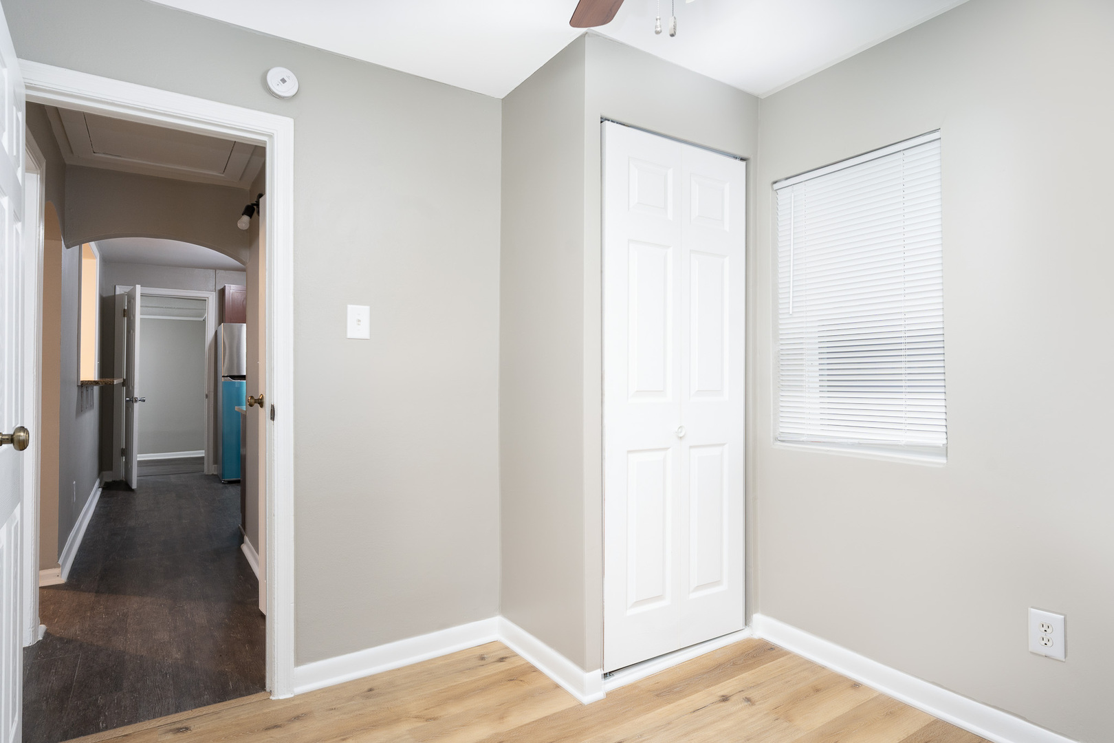 24 NE Cir Dr Joliet, IL 60433