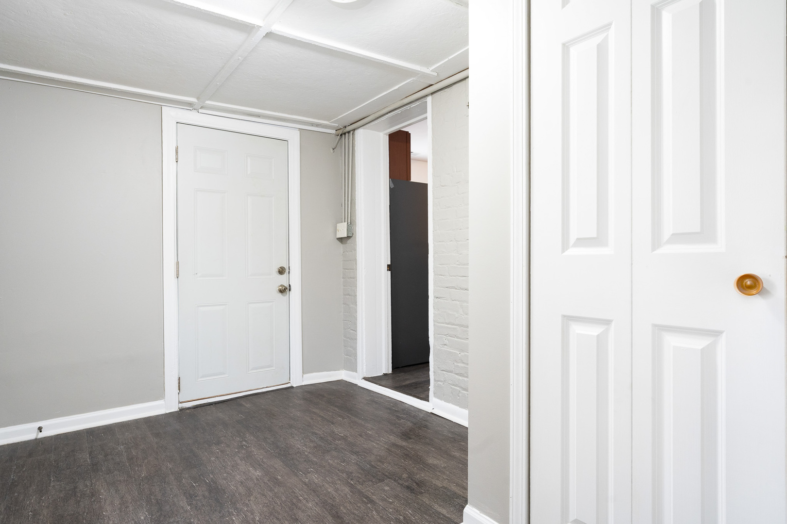 24 NE Cir Dr Joliet, IL 60433