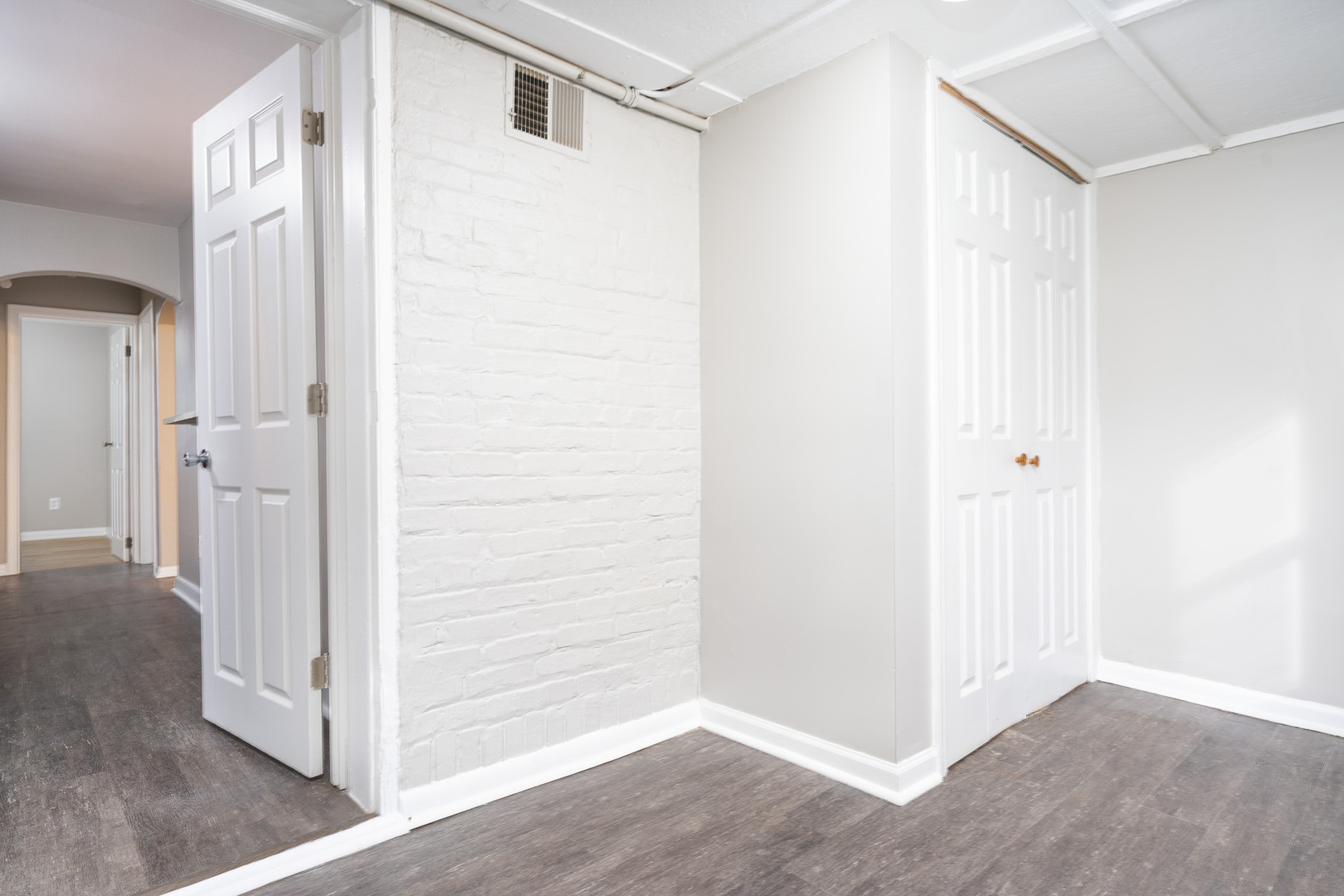 24 NE Cir Dr Joliet, IL 60433