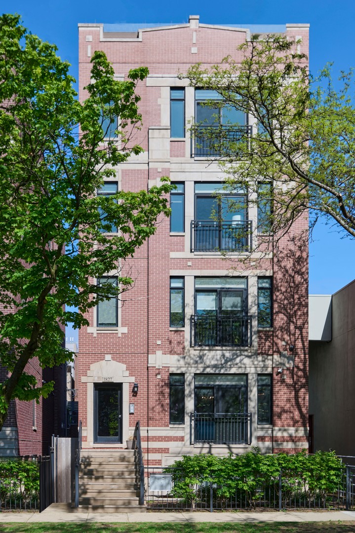 1827 N Larrabee St #4