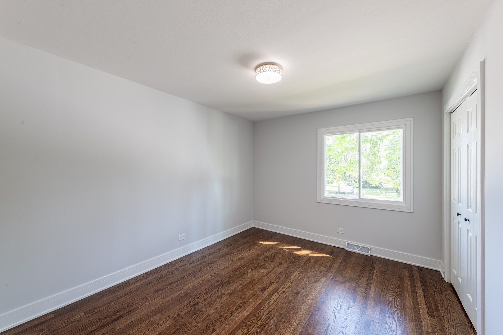 312 Pine St Deerfield, IL 60015