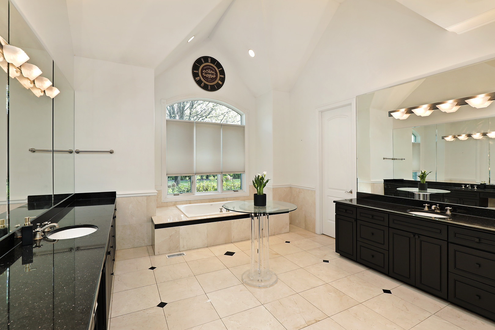 1630 Rdg Rd Highland Park, IL 60035