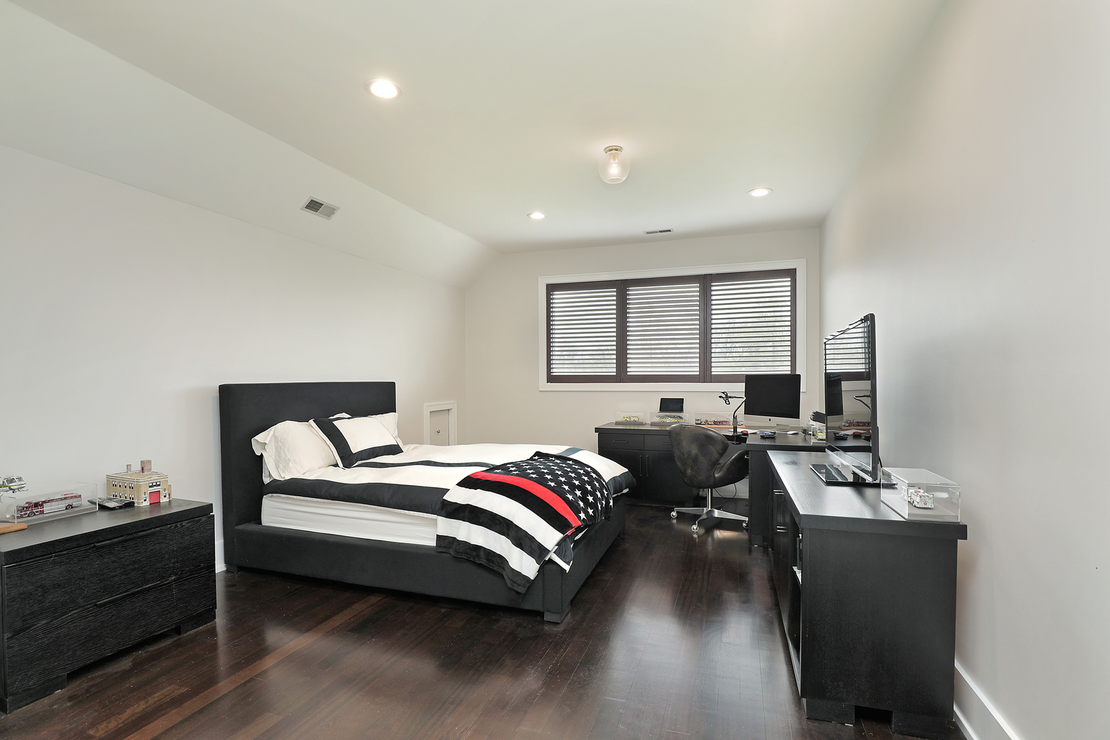 1630 Rdg Rd Highland Park, IL 60035