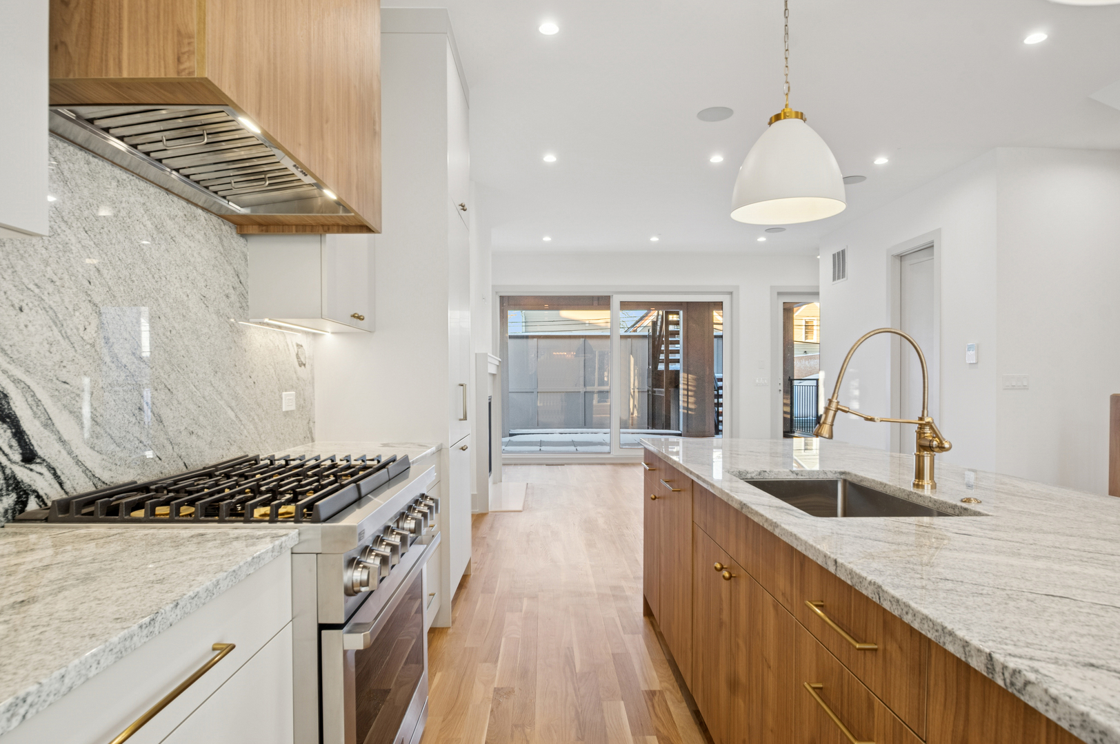 2246 W Lyndale St #1 Chicago, IL 60647