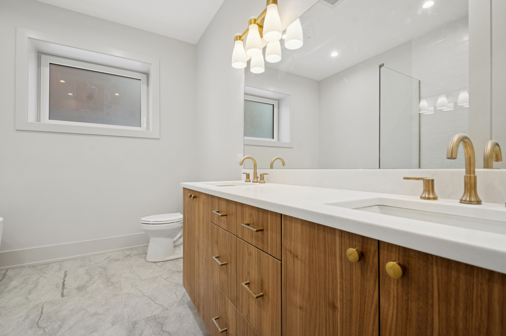 2246 W Lyndale St #1 Chicago, IL 60647