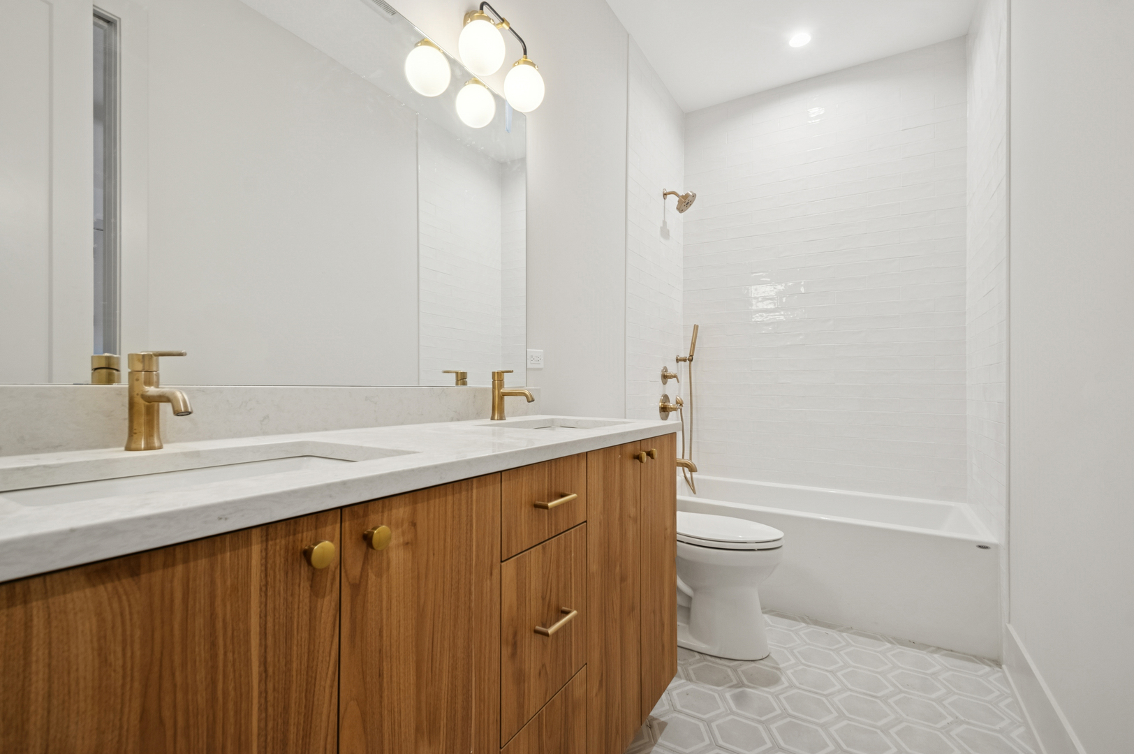 2246 W Lyndale St #1 Chicago, IL 60647