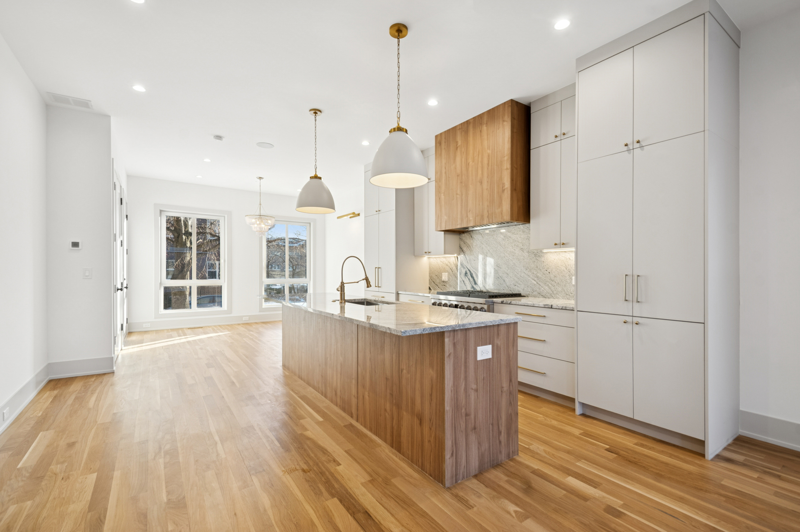 2246 W Lyndale St #1 Chicago, IL 60647