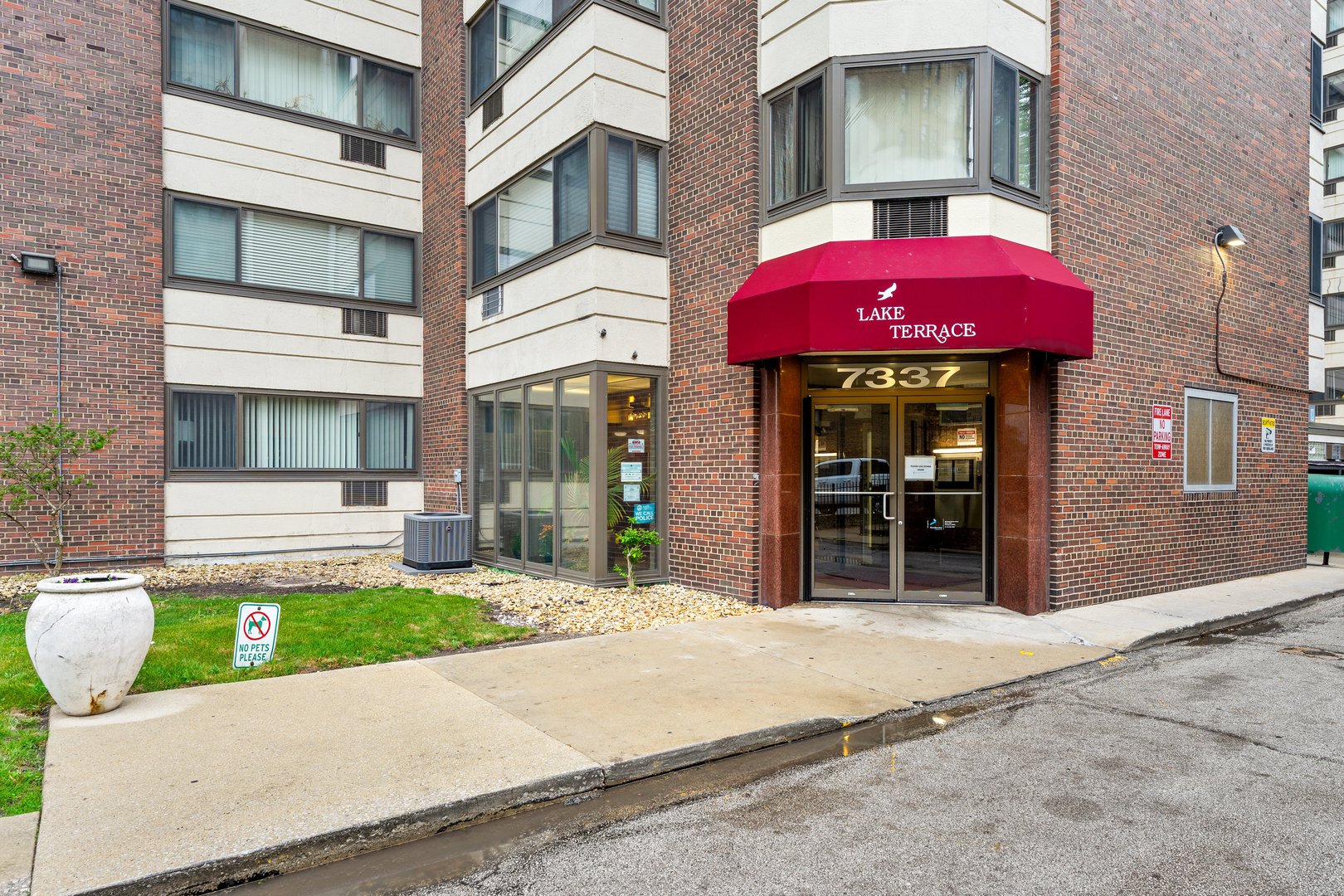 7337 S South Shr Dr #607 Chicago, IL 60649