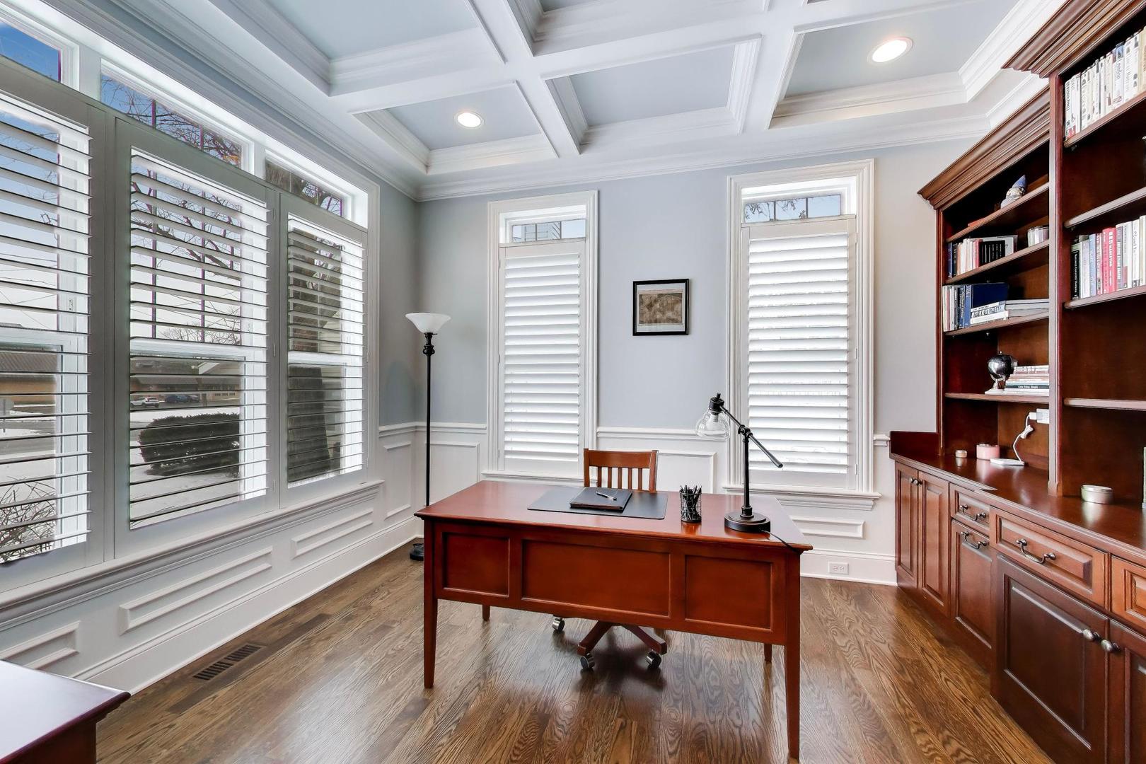 2403 Old Glenview Rd Wilmette, IL 60091