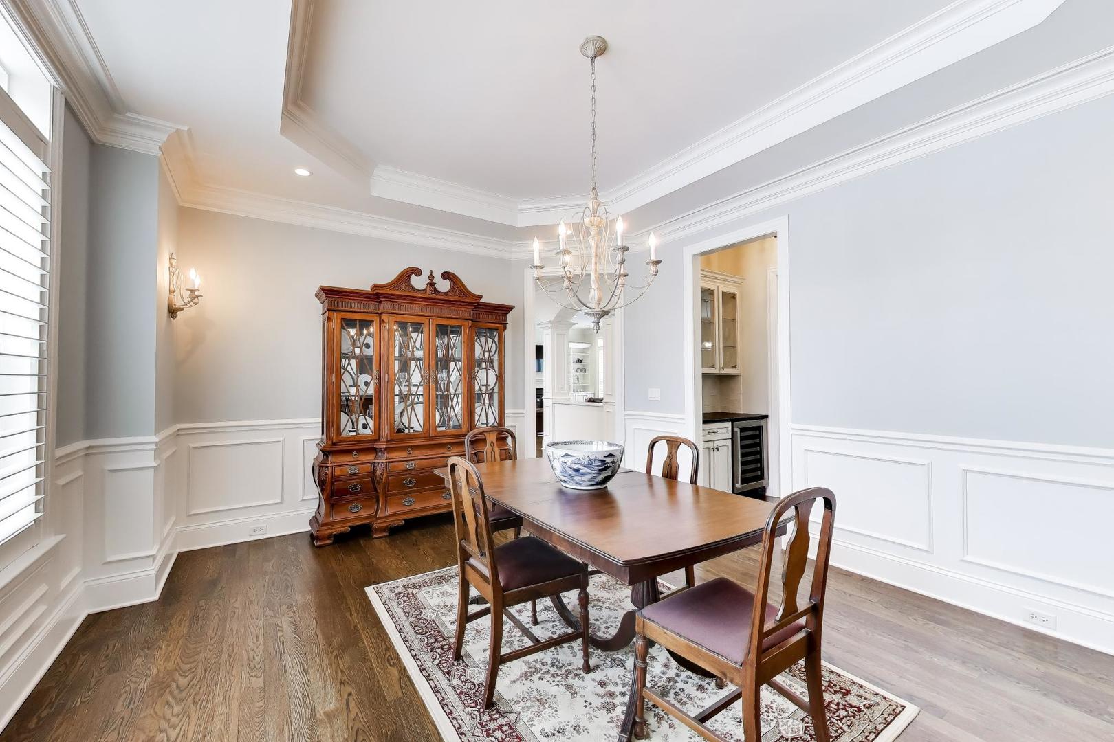 2403 Old Glenview Rd Wilmette, IL 60091