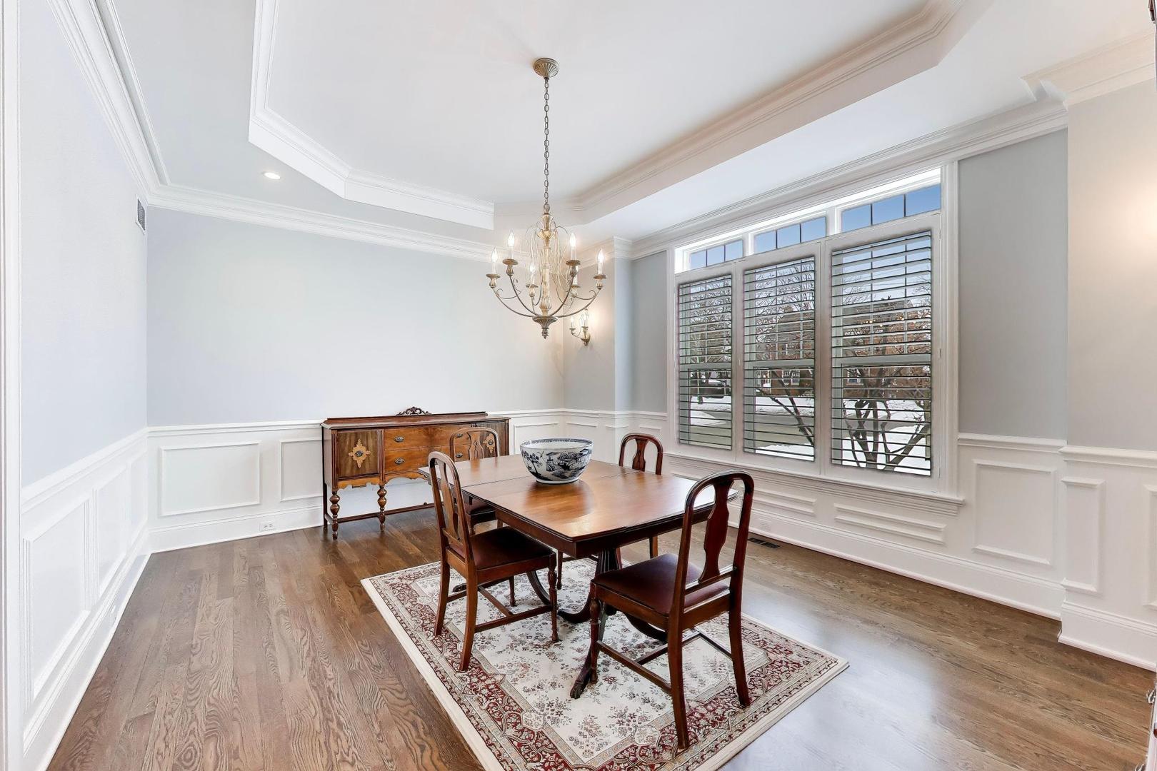 2403 Old Glenview Rd Wilmette, IL 60091