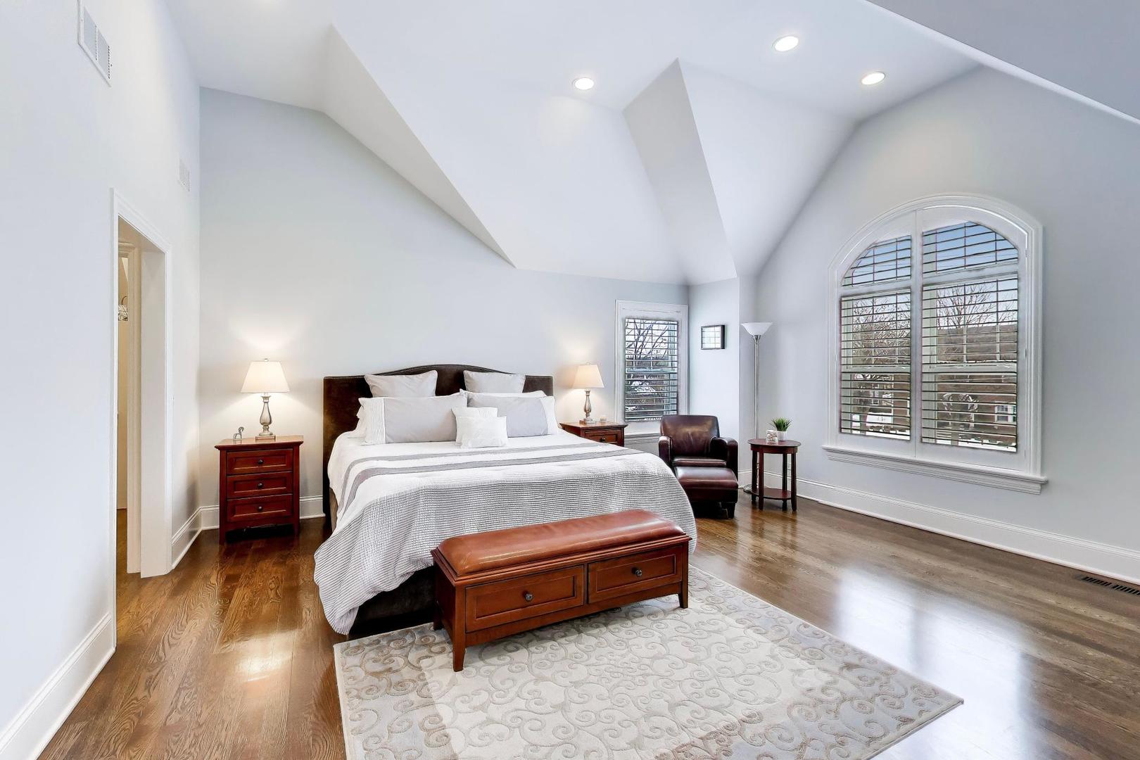 2403 Old Glenview Rd Wilmette, IL 60091