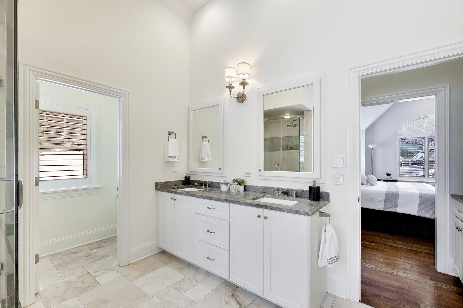 2403 Old Glenview Rd Wilmette, IL 60091