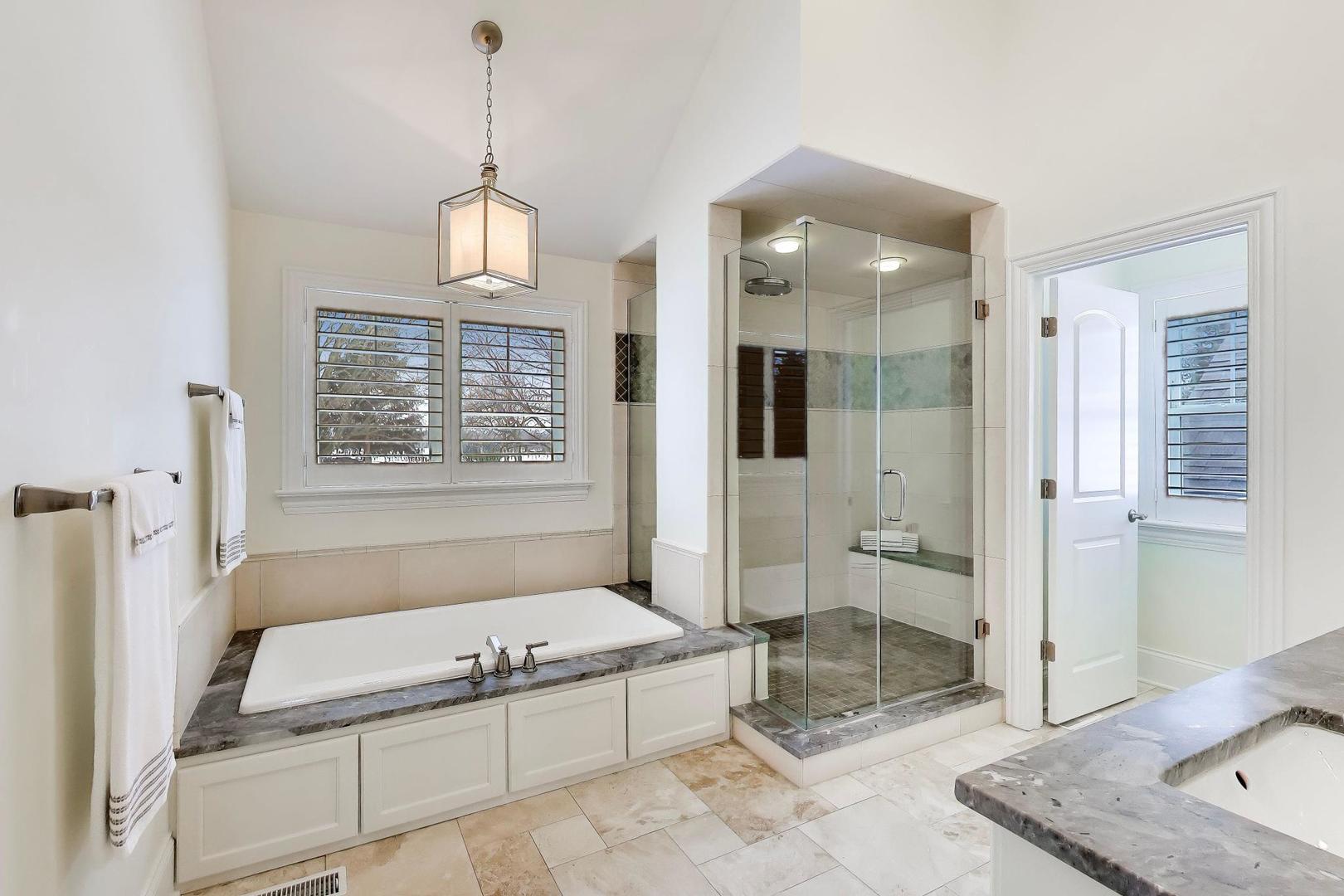 2403 Old Glenview Rd Wilmette, IL 60091