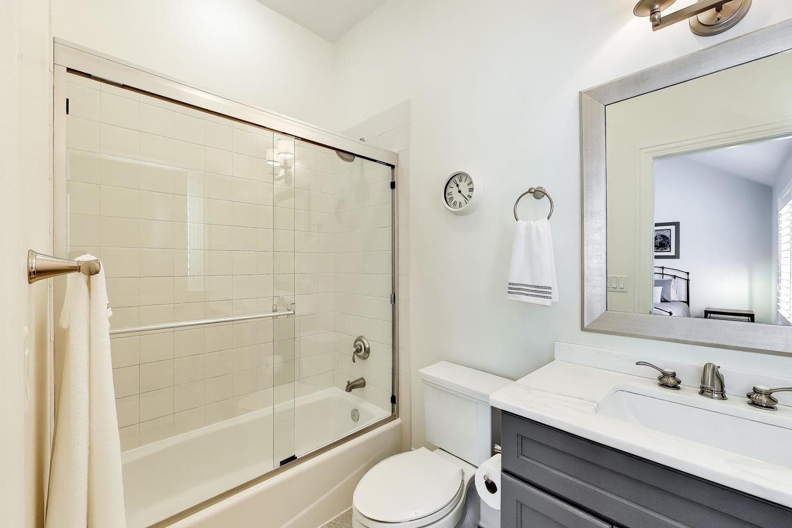 2403 Old Glenview Rd Wilmette, IL 60091