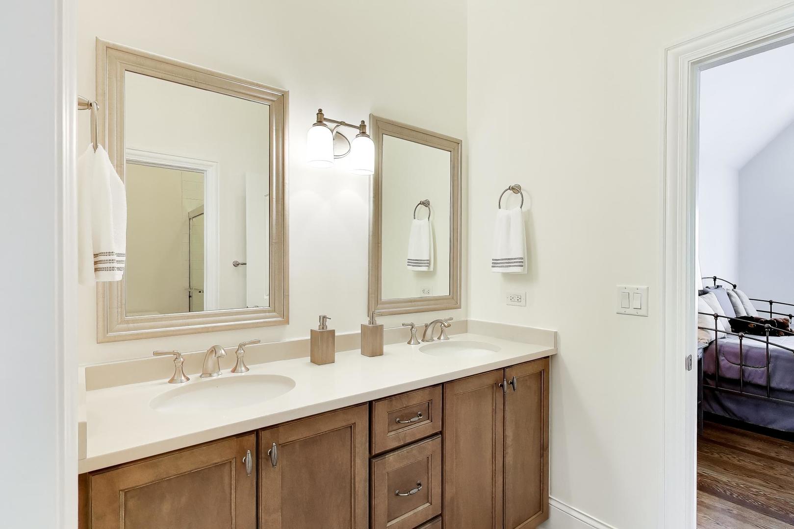 2403 Old Glenview Rd Wilmette, IL 60091